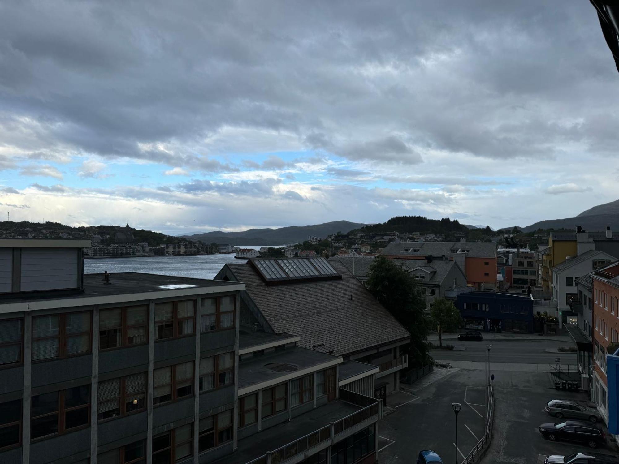 Charming 3-Bedroom Apartment In The Heart Of Kristiansund Eksteriør bilde